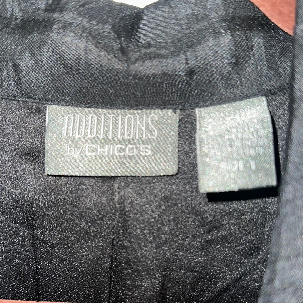 Elegant Black Blazer with Colorful Embroidery - Picture 4 of 10